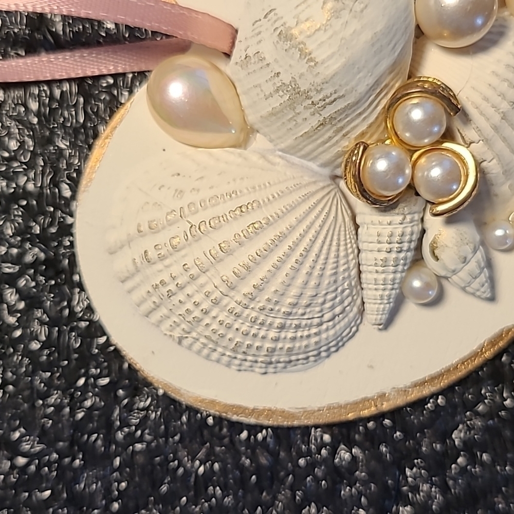Wood HEART SHELL & JEWELS ORNAMENT (Handcrafted) - Picture 3 of 6
